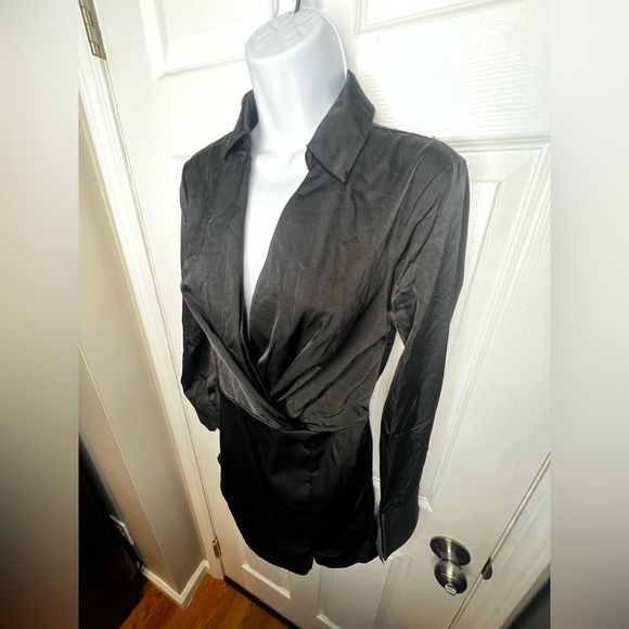 NWT Lulus Women’s X Small Sophisticated Effort Black Long Sleeve Satin Romper XS - Picture 3 of 16